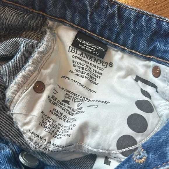Blank NYC “The Madison Crop”. Brand new with tags. Size 25 - Picture 4 of 6
